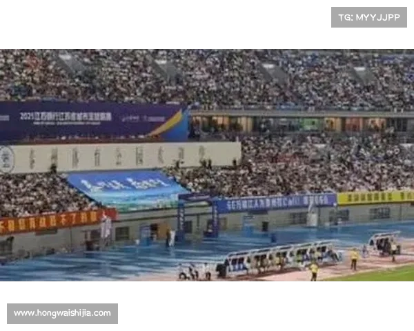 泰州苏超联赛燃爆夏夜！2.5 万球迷雨中见证倒挂金钩