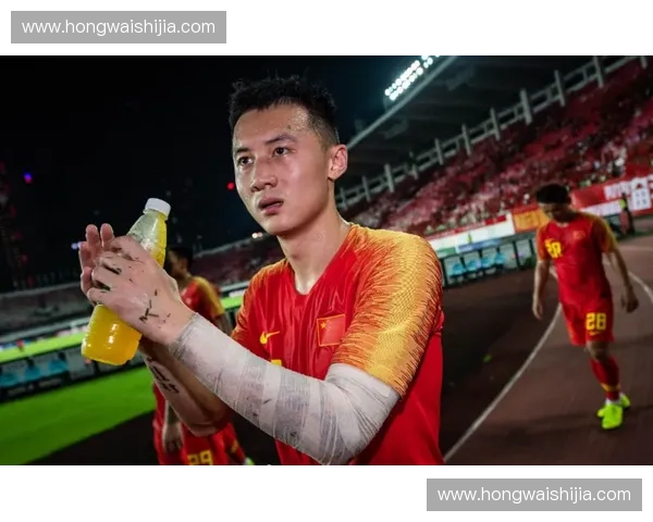 德西雷·杜埃等新晋国脚的涌现，为德尚在扩军赛制下的中场轮换提供了丰富的战术后手